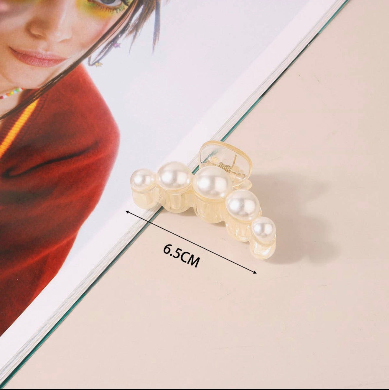 Pearl Hair Claw Clip
